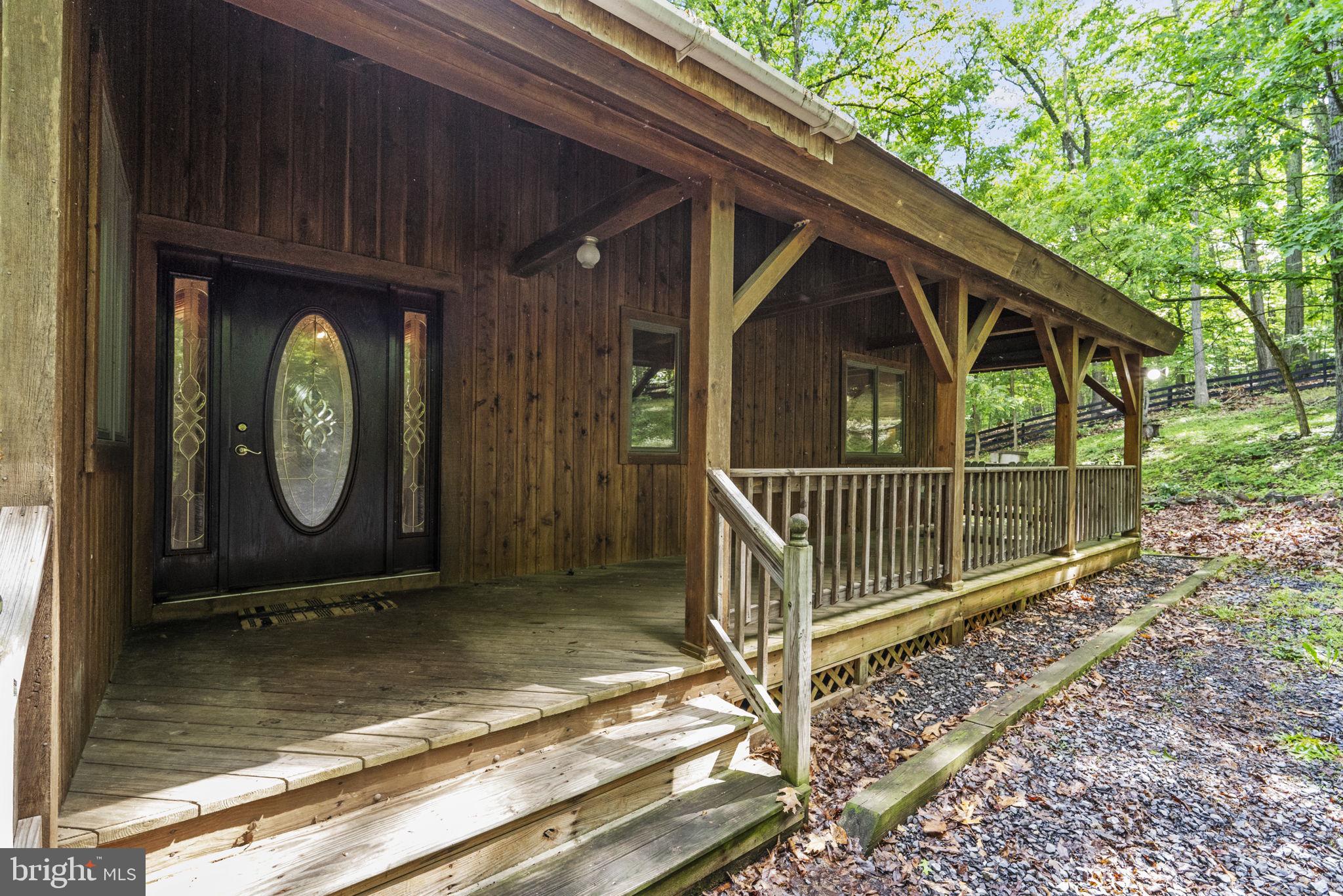 98 Hideaway Ln