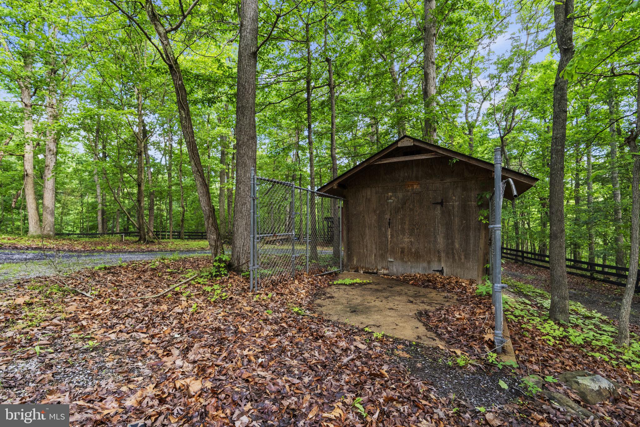 98 Hideaway Ln