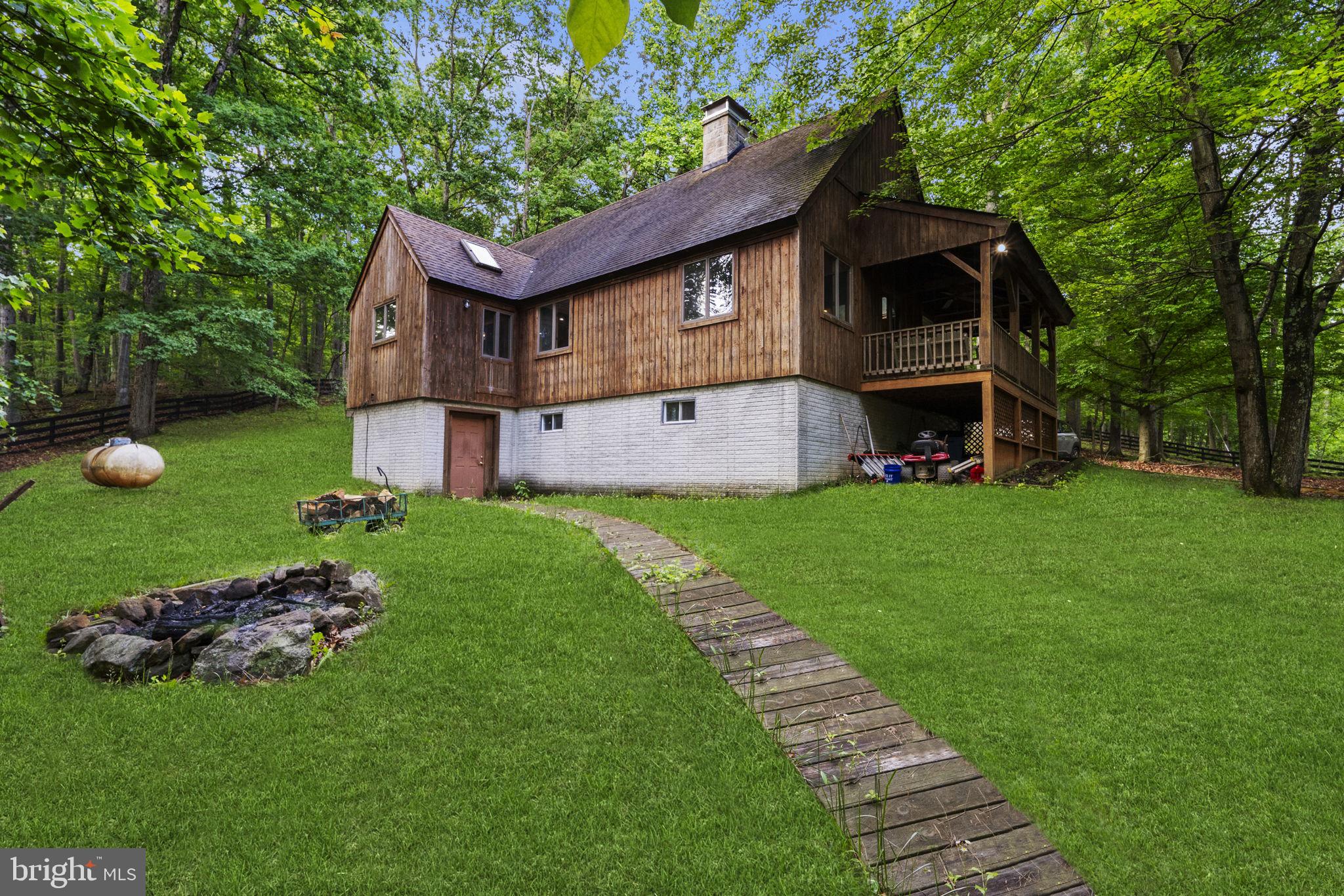 98 Hideaway Ln