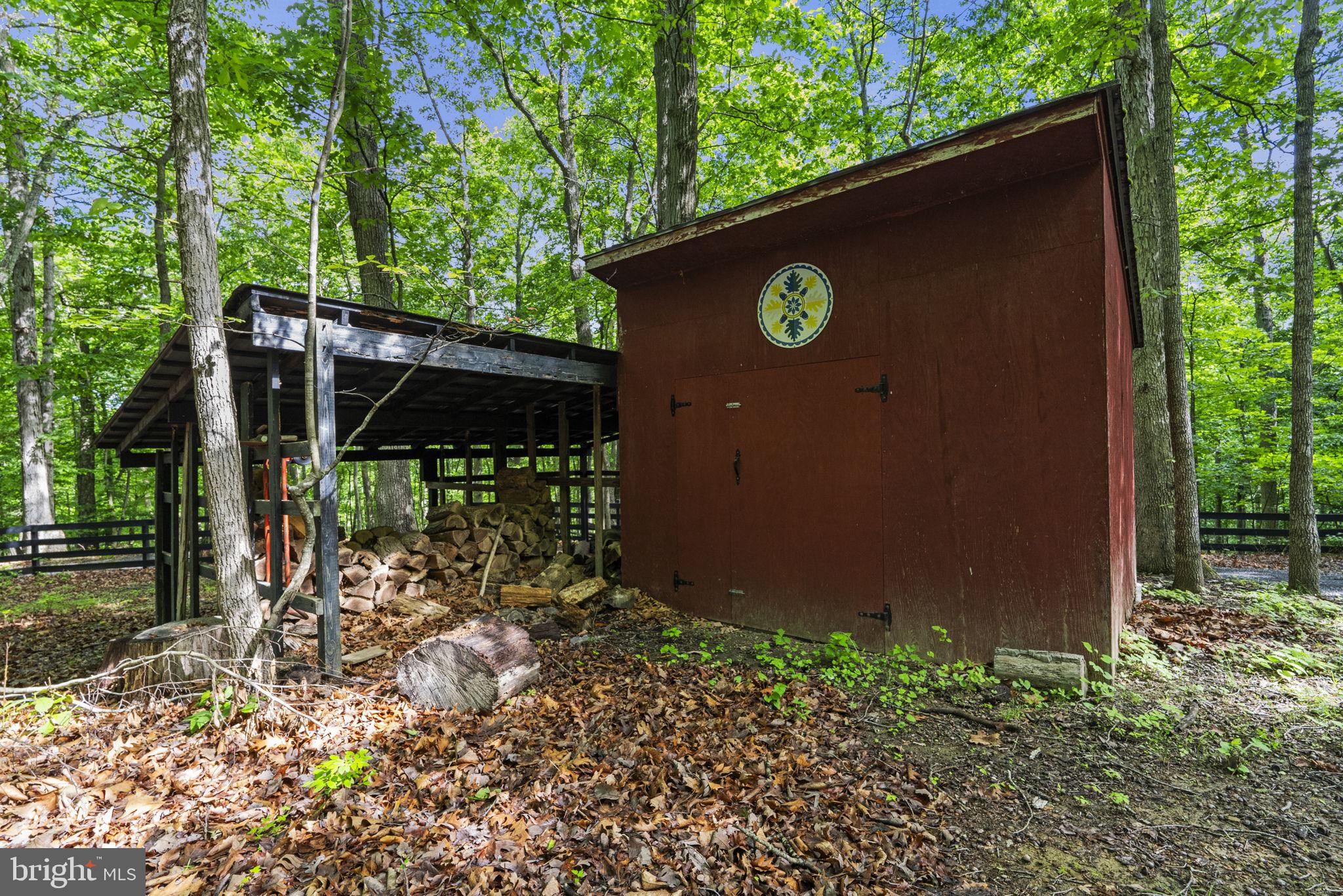 98 Hideaway Ln