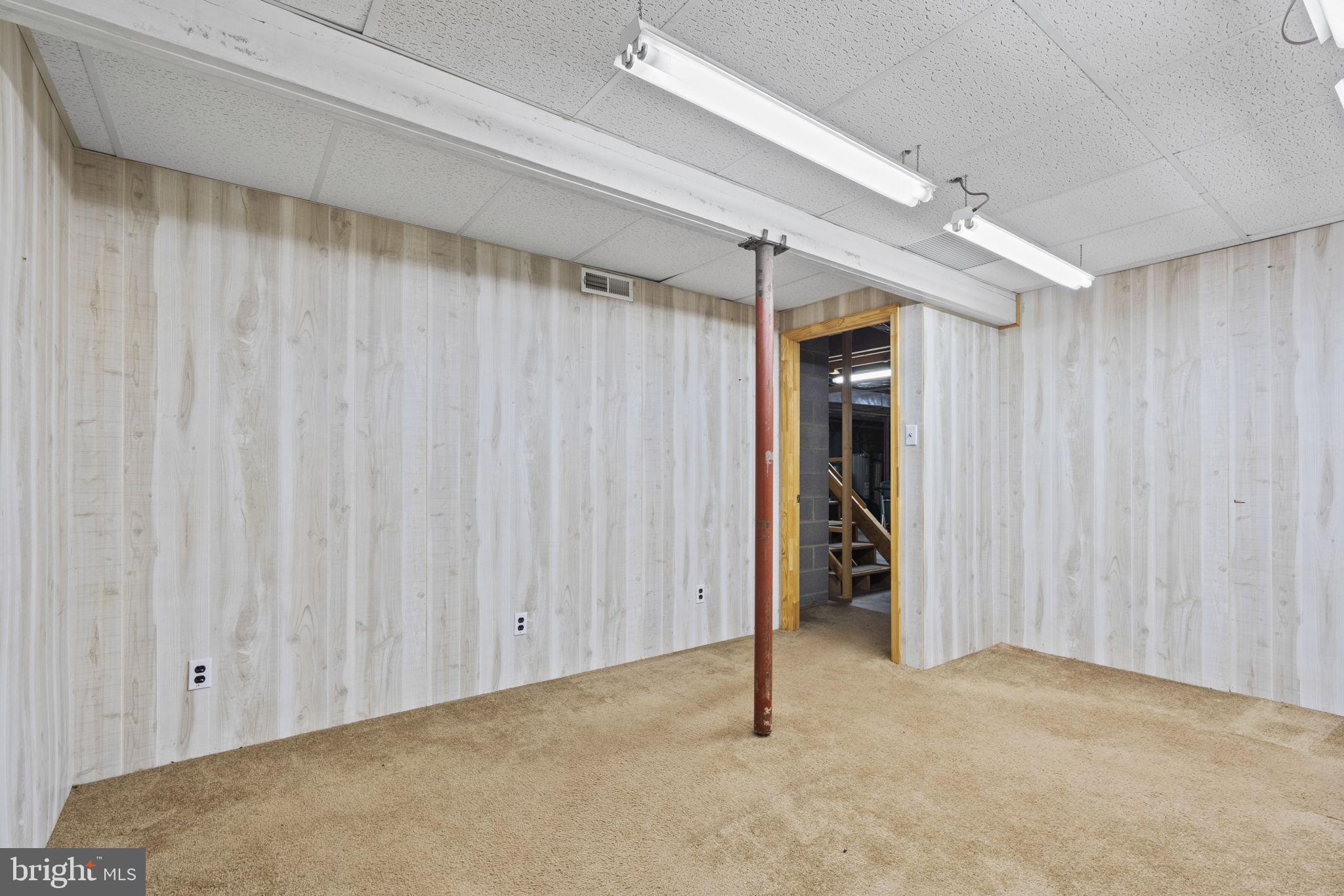 98 Hideaway Ln