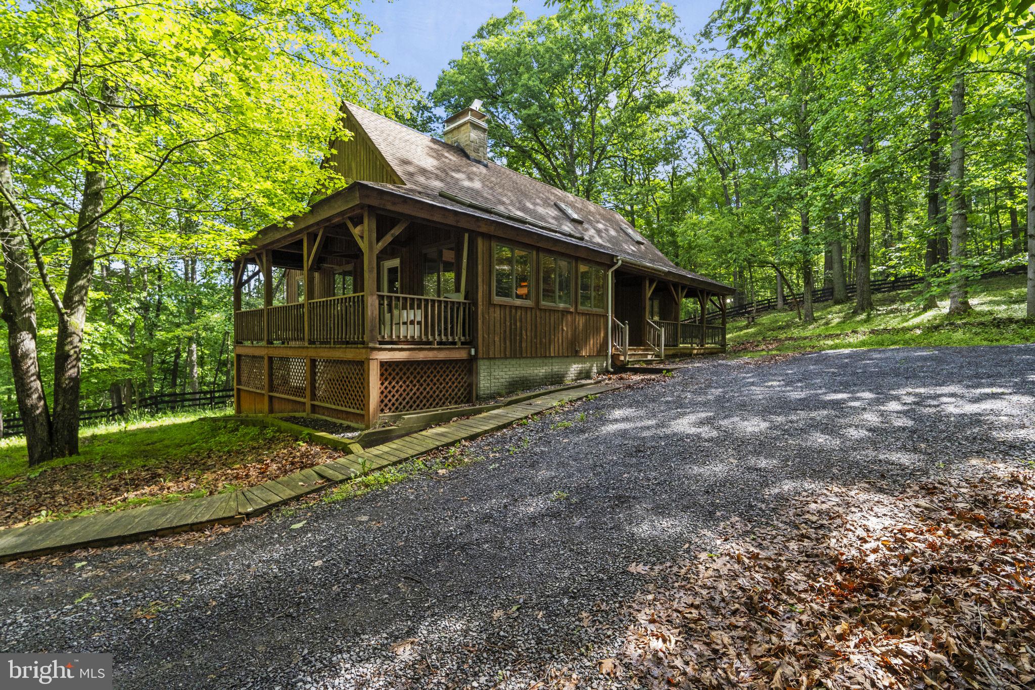 98 Hideaway Ln