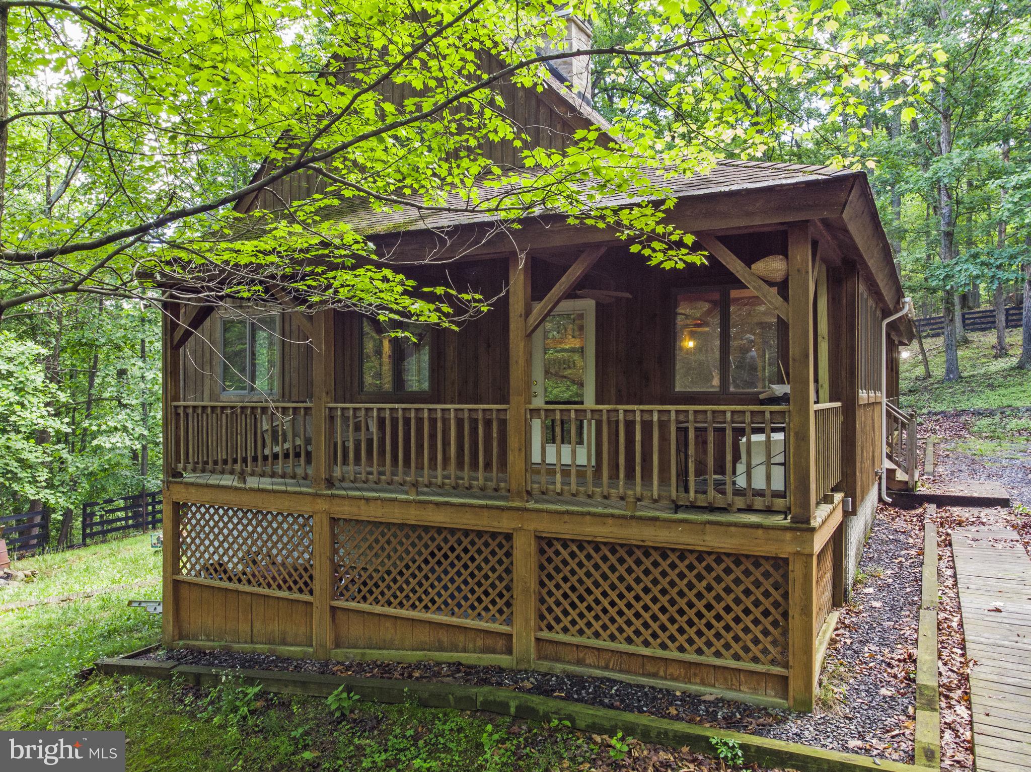 98 Hideaway Ln