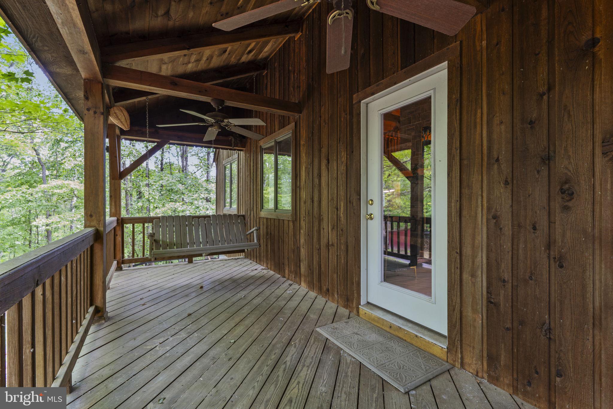 98 Hideaway Ln
