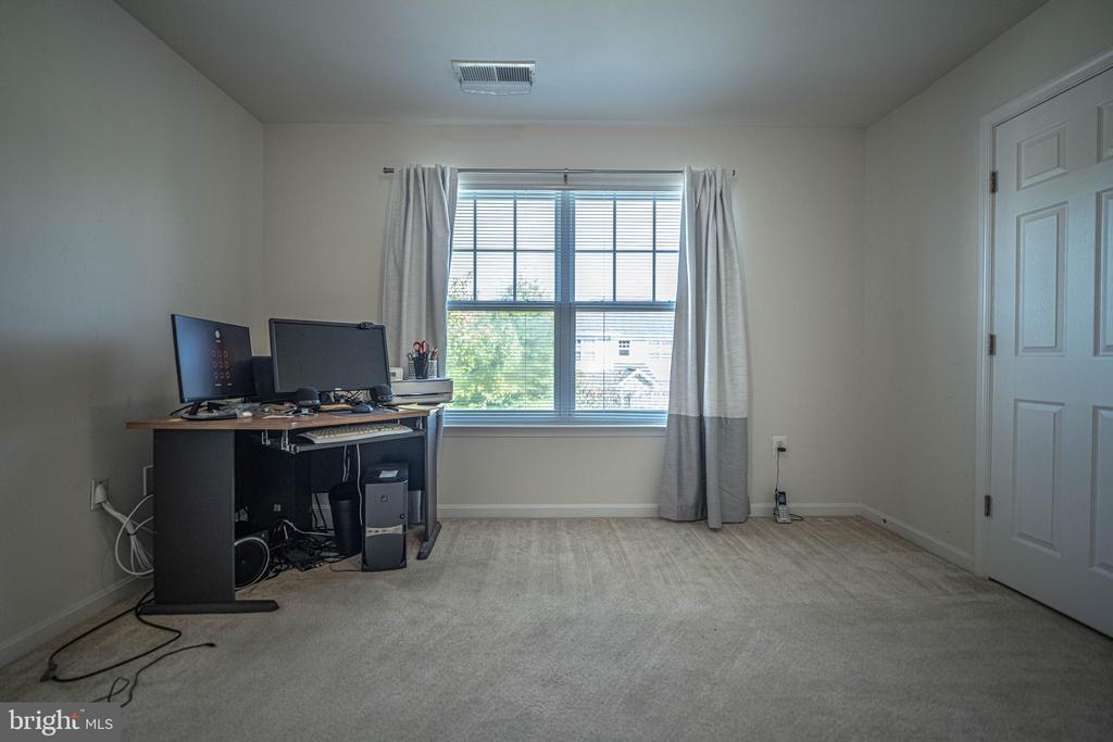 121 Roseville Ct
