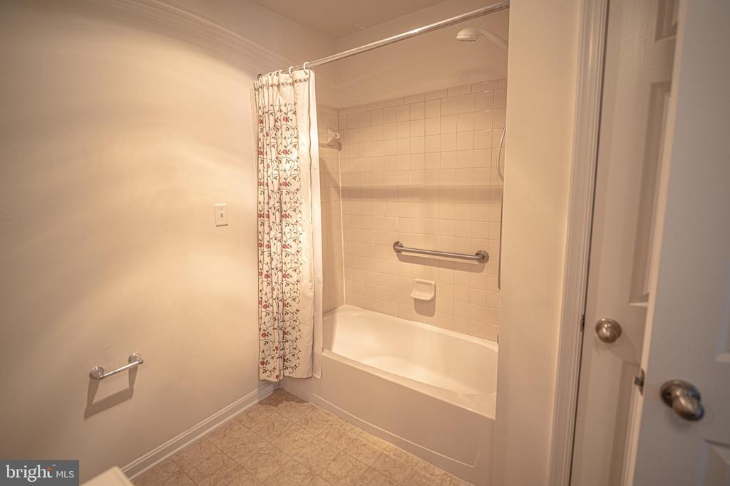 121 Roseville Ct