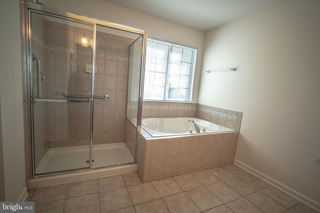 121 Roseville Ct