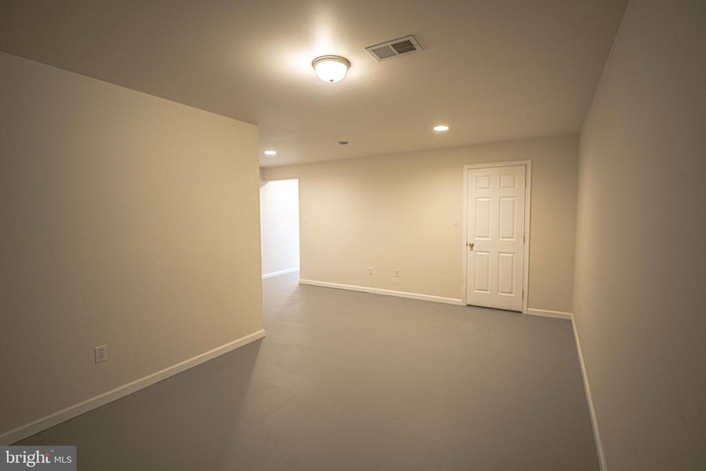 121 Roseville Ct