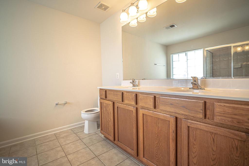 121 Roseville Ct