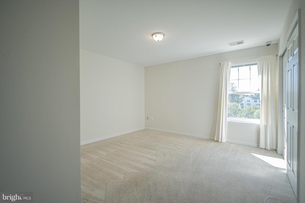 121 Roseville Ct