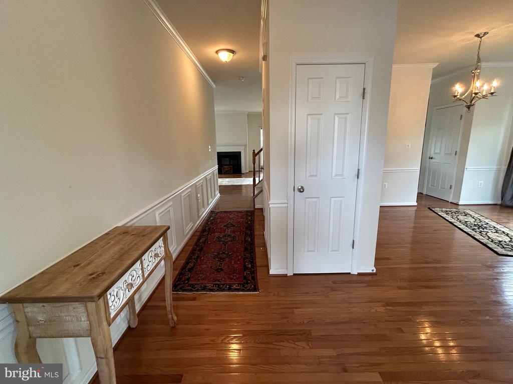 121 Roseville Ct
