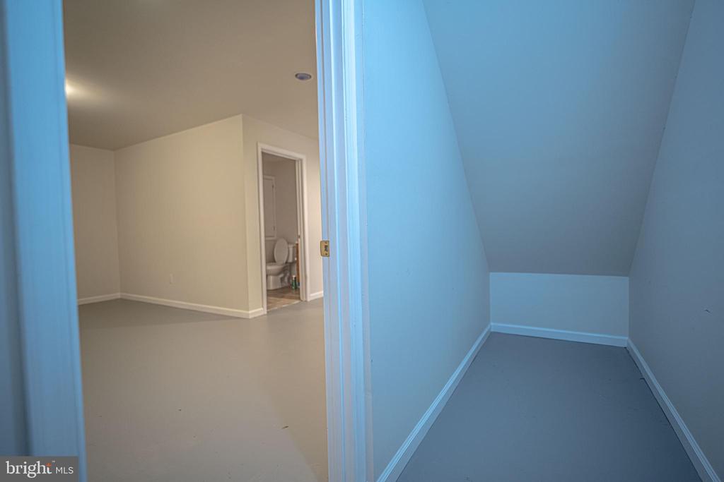 121 Roseville Ct