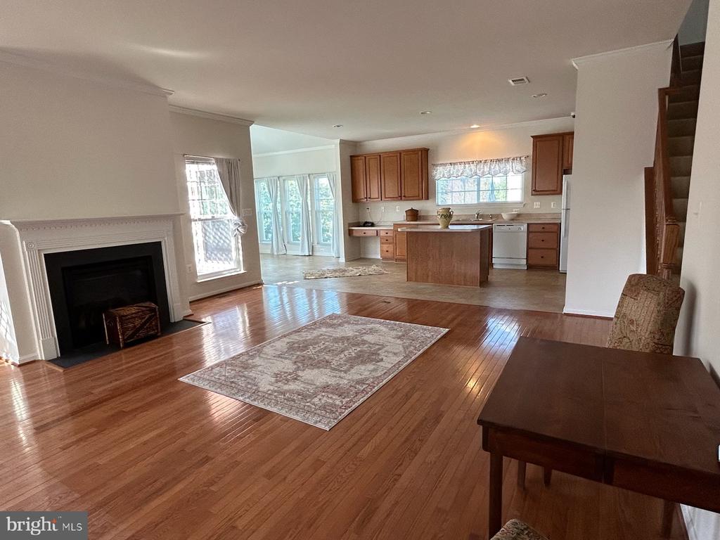 121 Roseville Ct