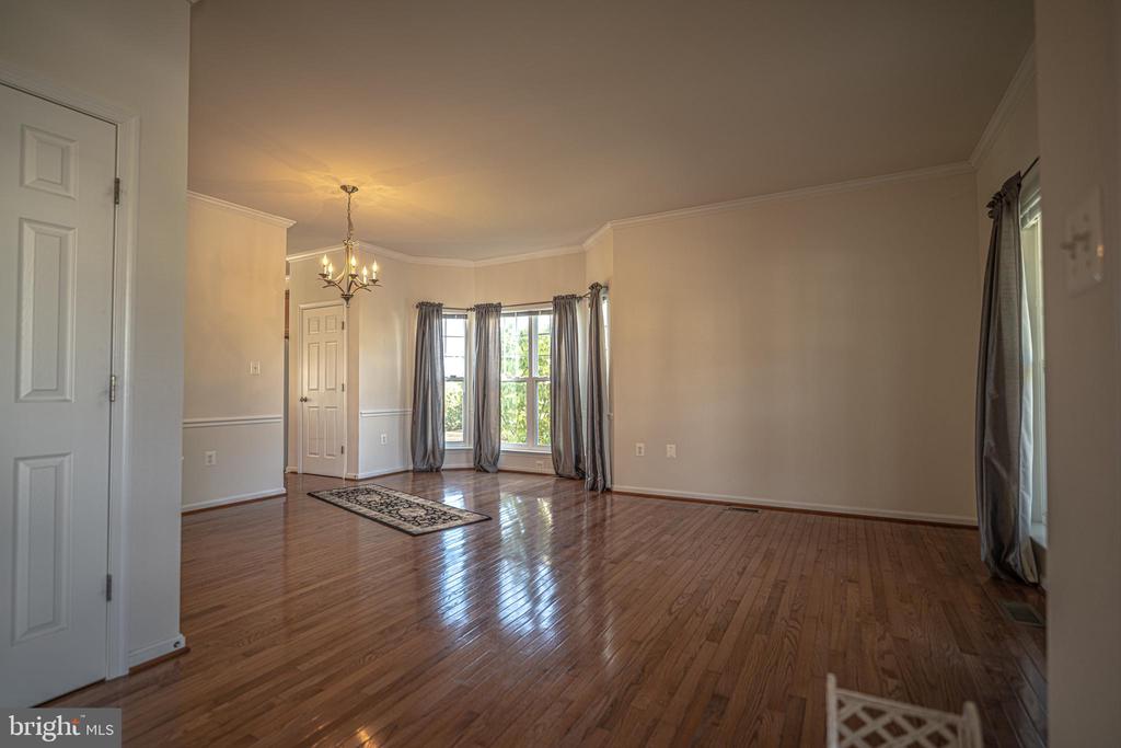 121 Roseville Ct