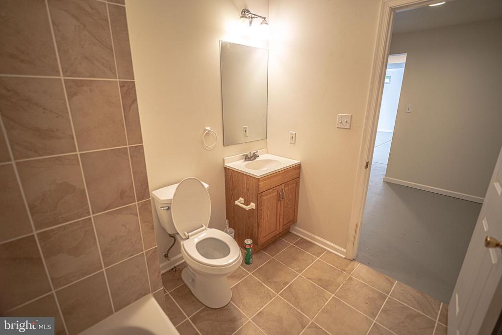 121 Roseville Ct