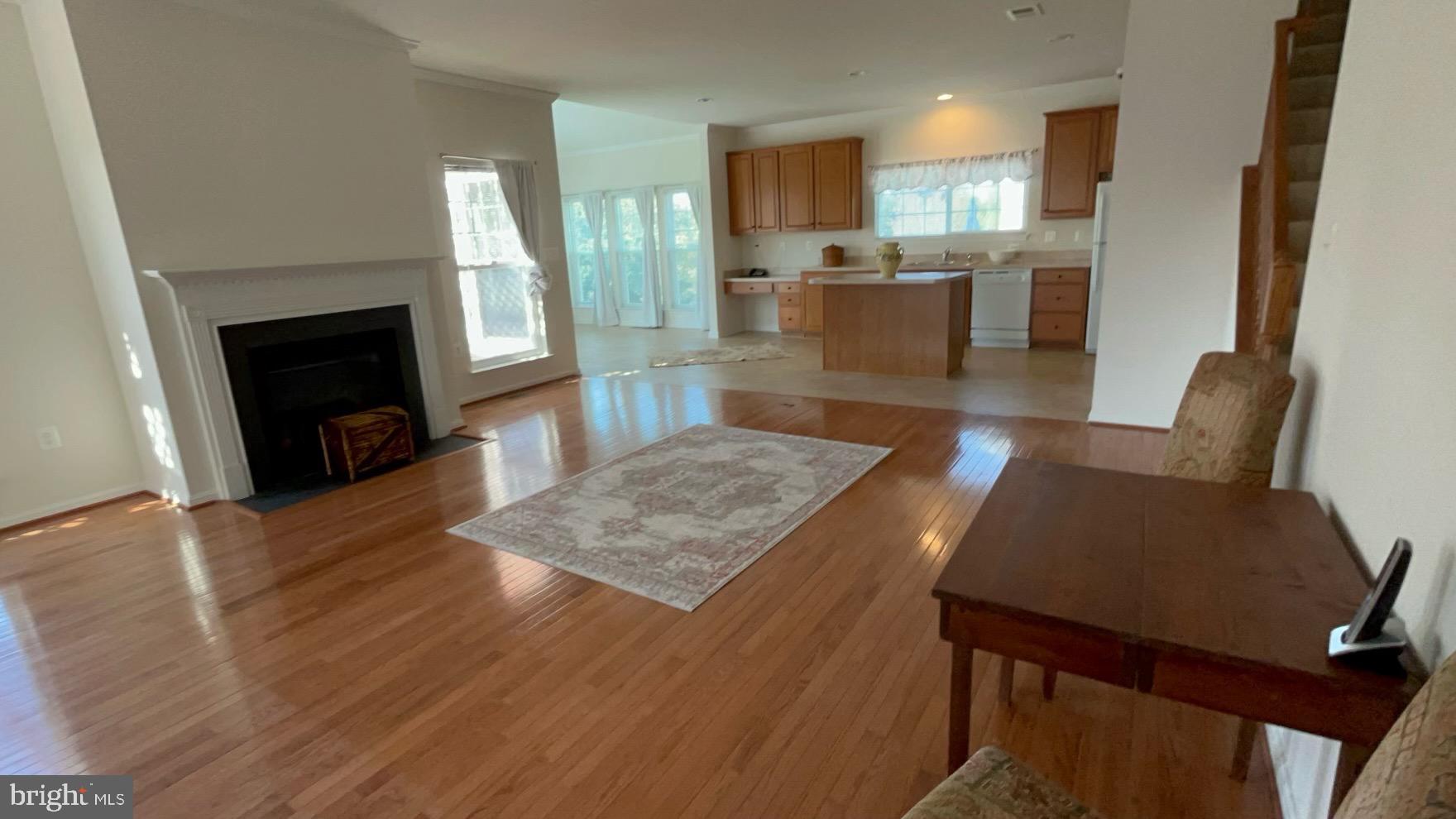121 Roseville Ct