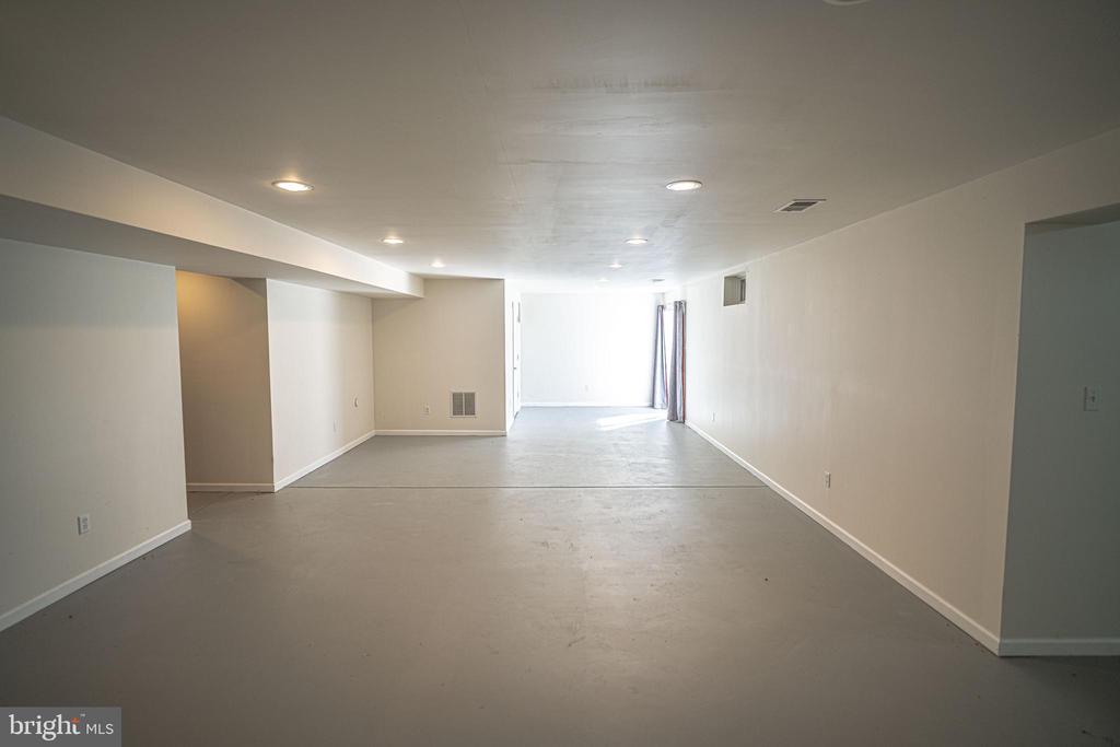 121 Roseville Ct