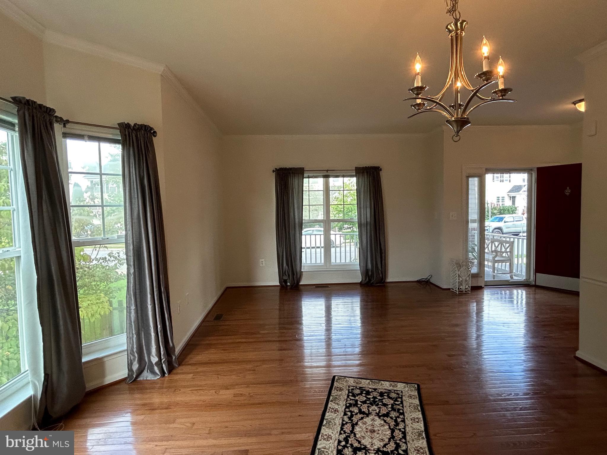 121 Roseville Ct
