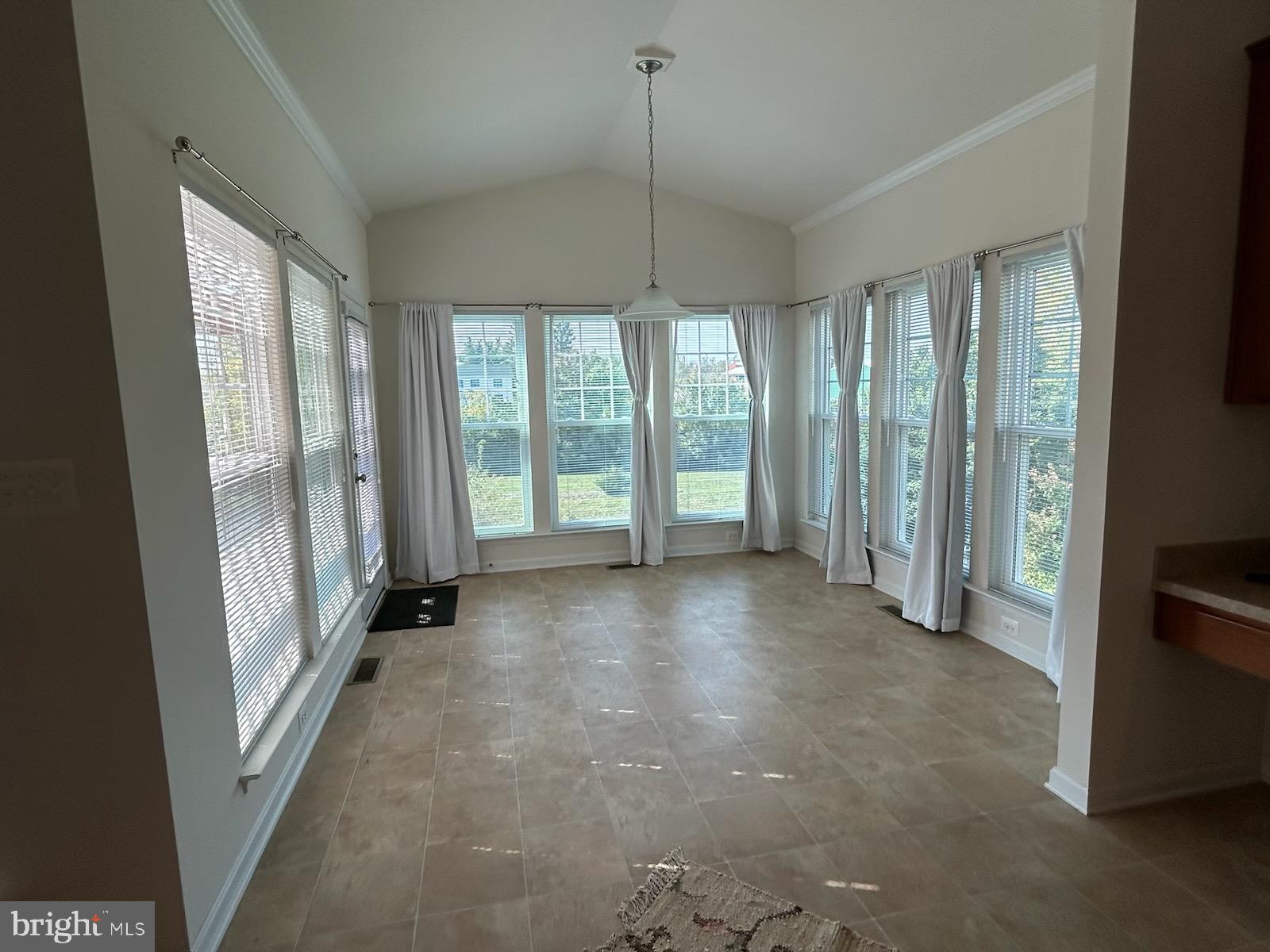 121 Roseville Ct