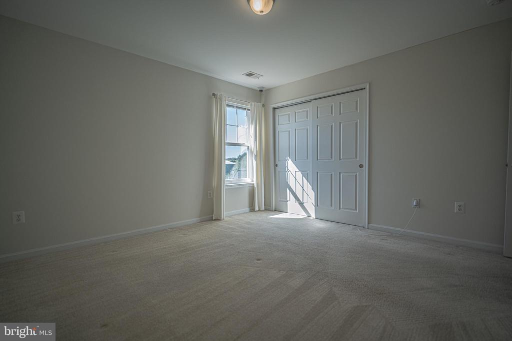 121 Roseville Ct
