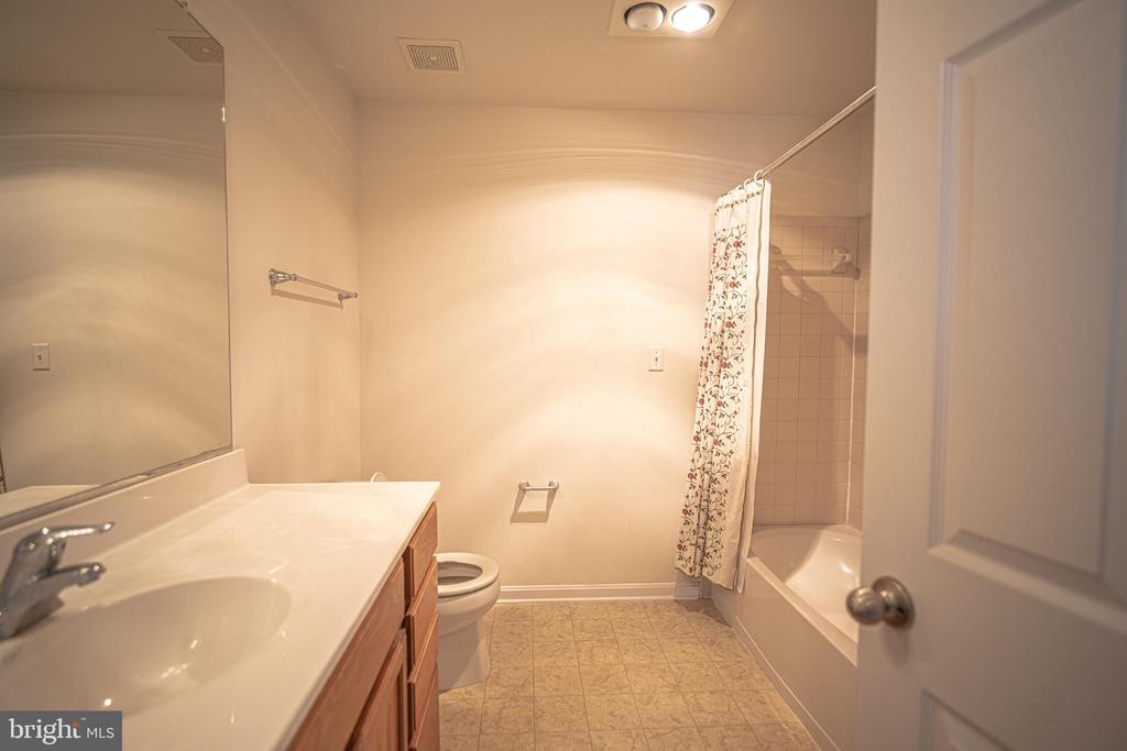 121 Roseville Ct
