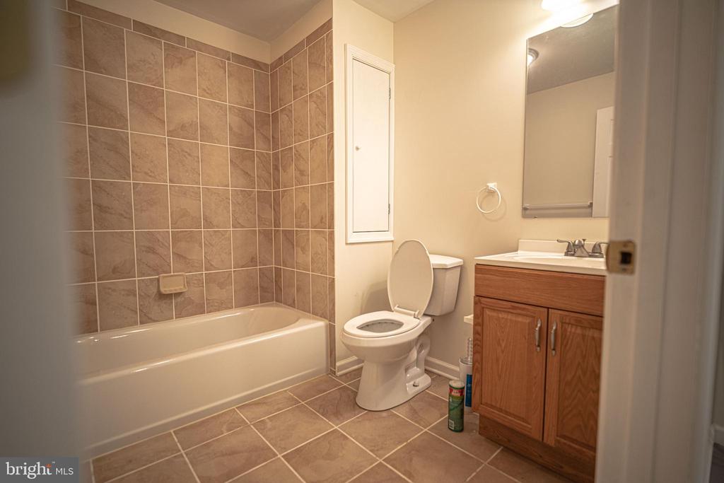 121 Roseville Ct