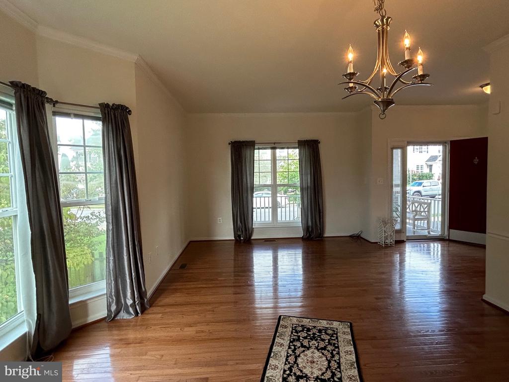 121 Roseville Ct