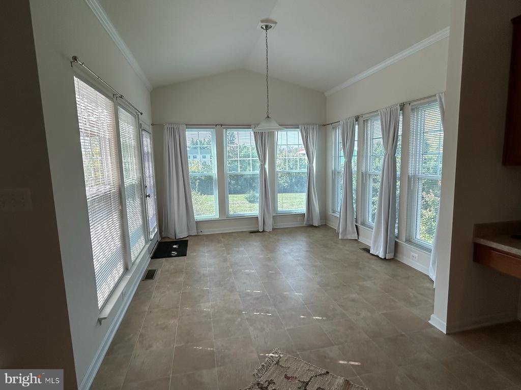 121 Roseville Ct