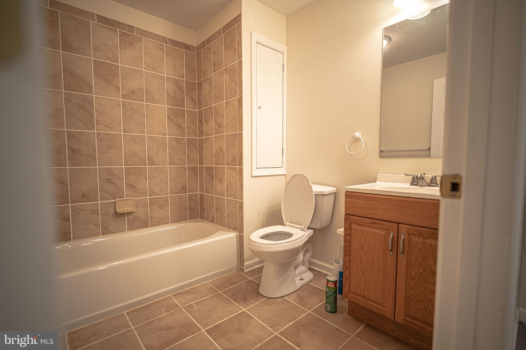 121 Roseville Ct