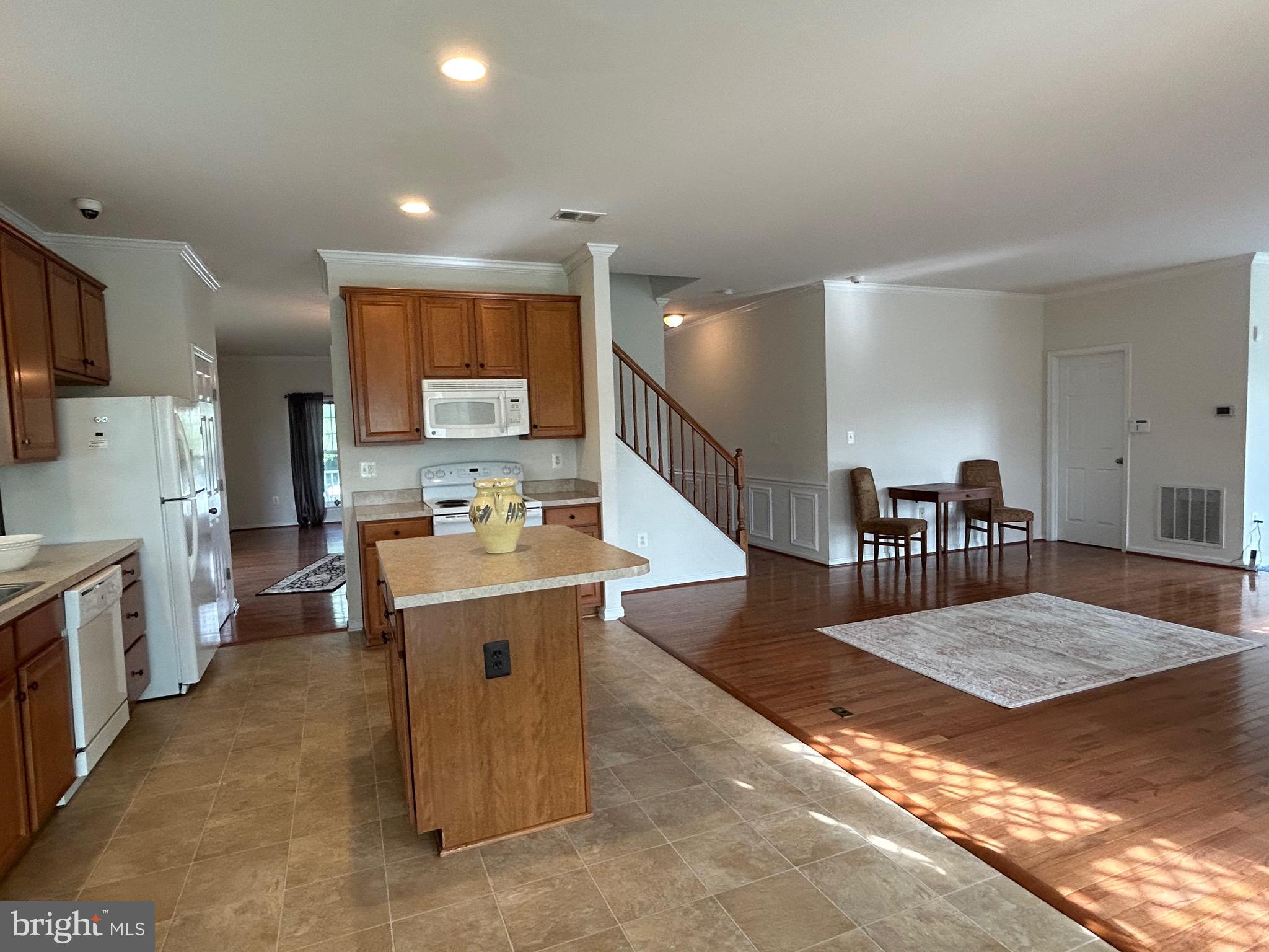 121 Roseville Ct