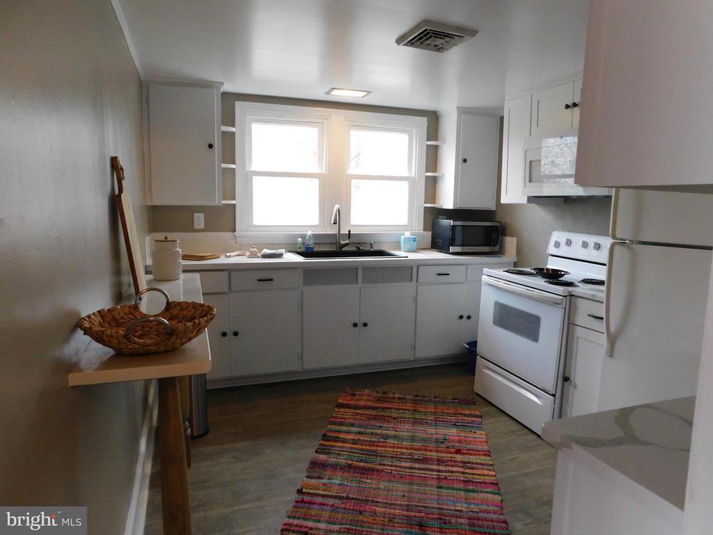 310-2-JAN N BUCKMARSH ST