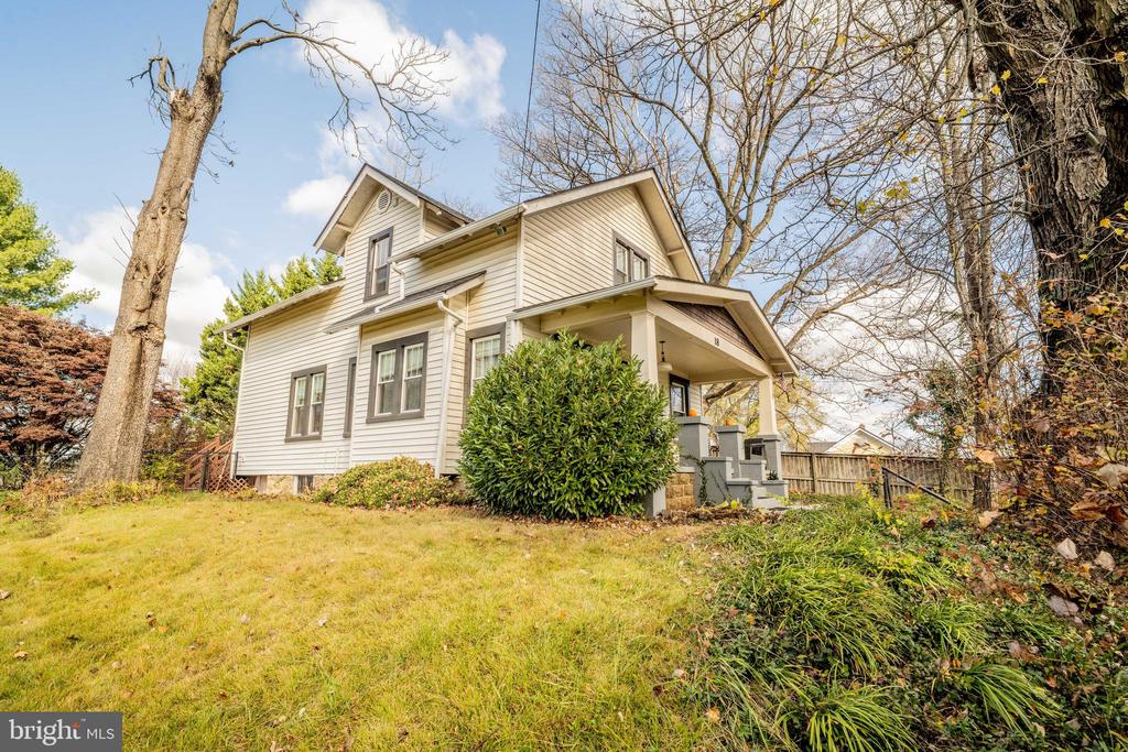 18 Greenway Ave S
