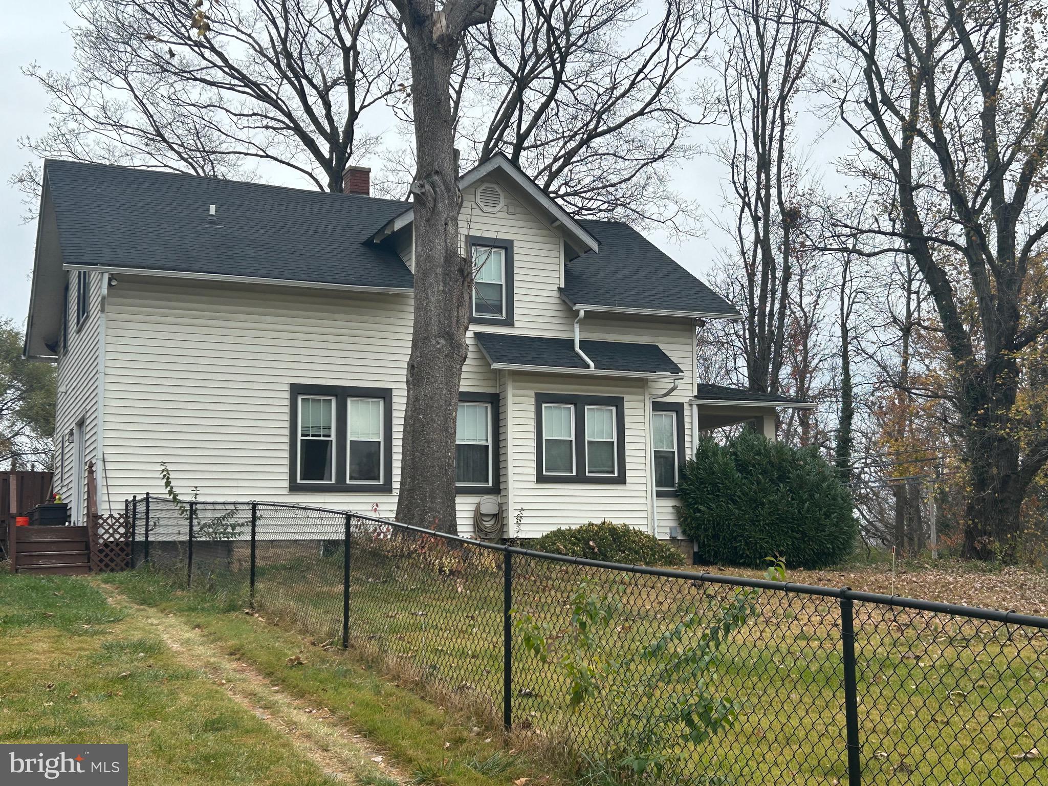 18 Greenway Ave S