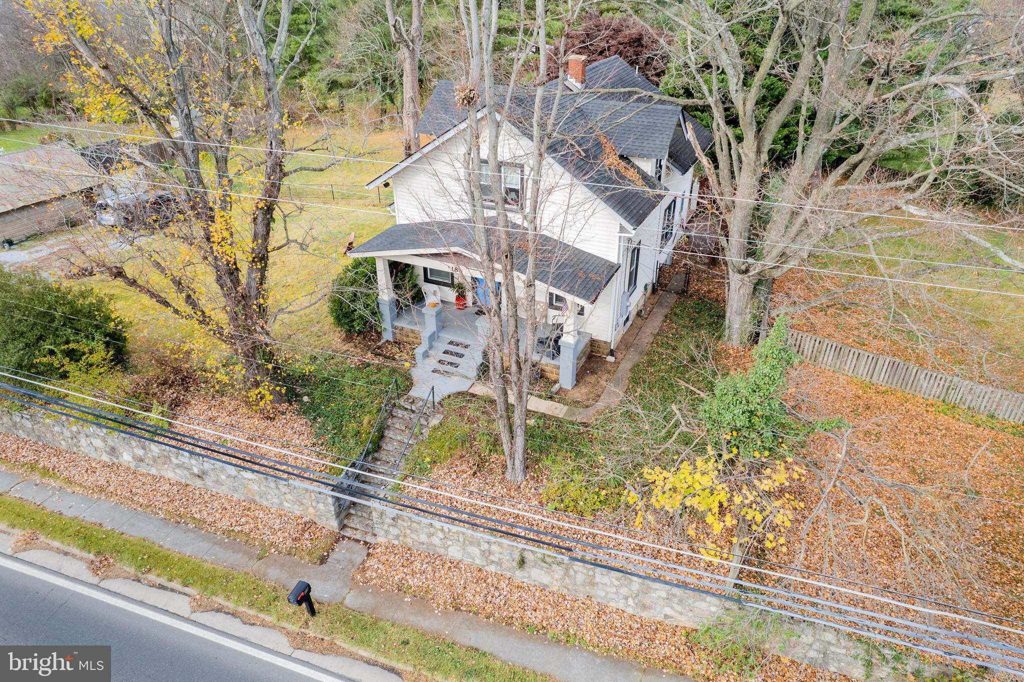 18 Greenway Ave S