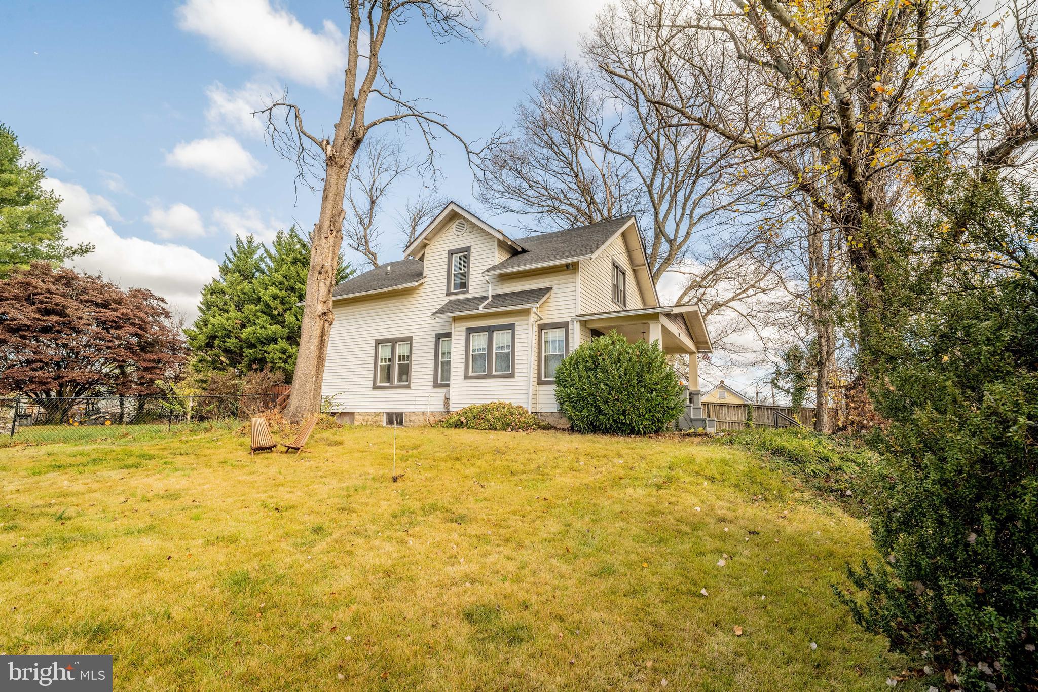 18 Greenway Ave S
