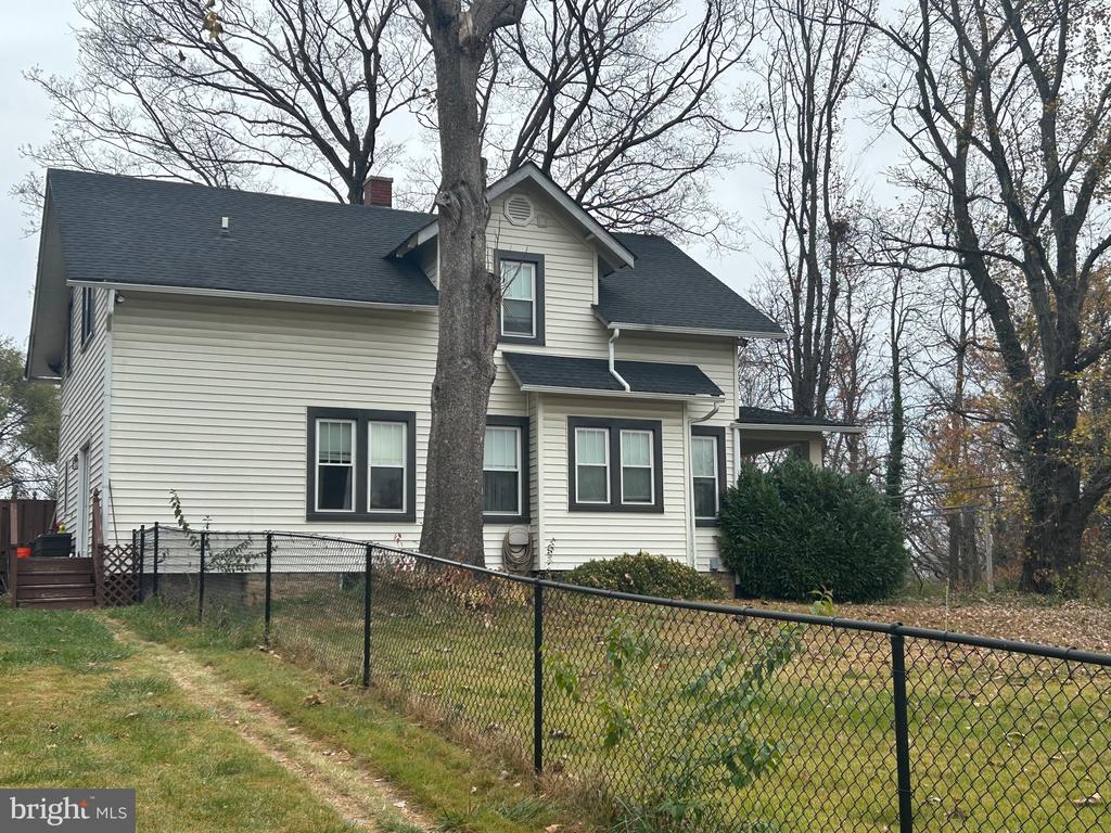 18 Greenway Ave S