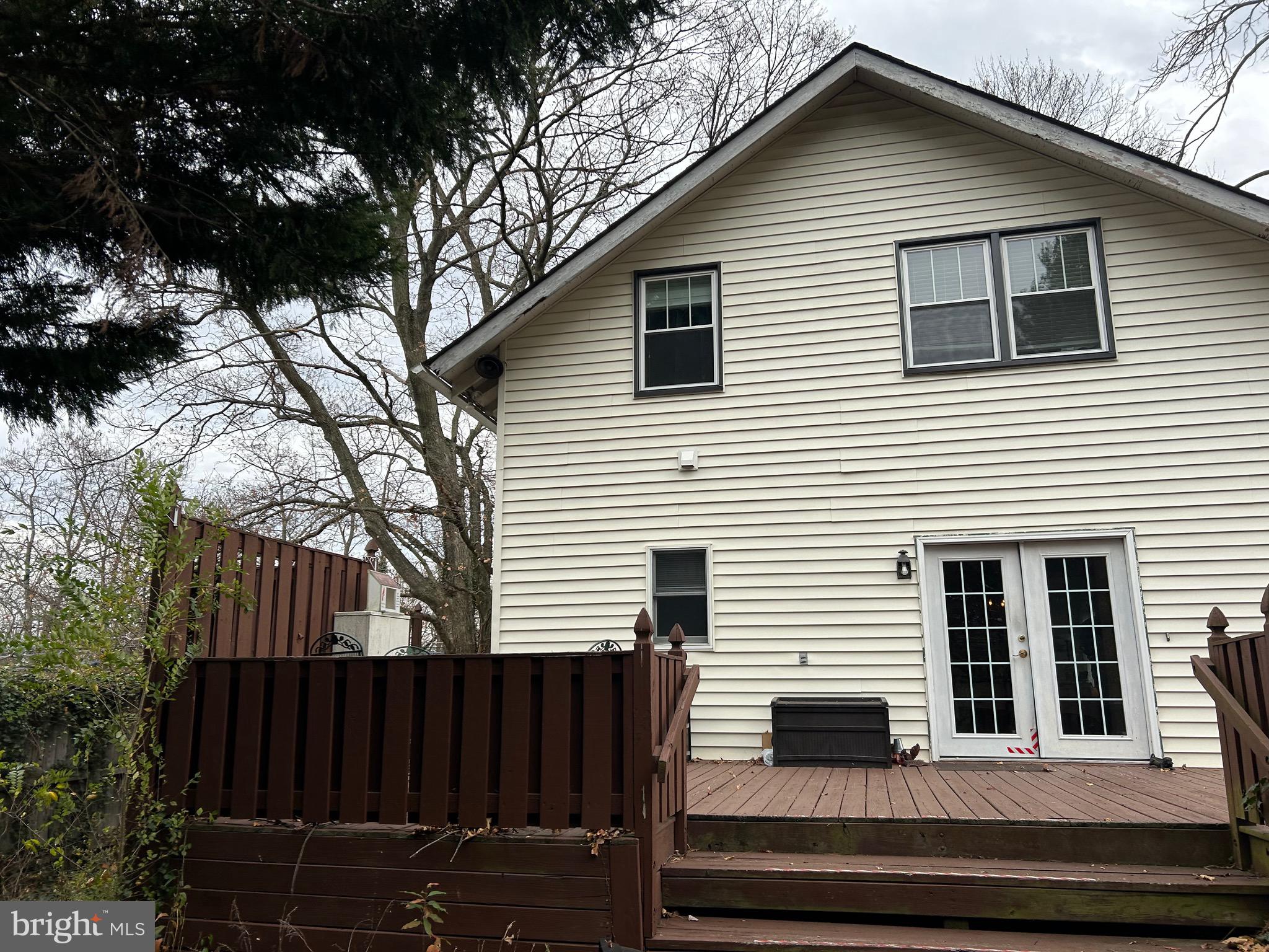 18 Greenway Ave S