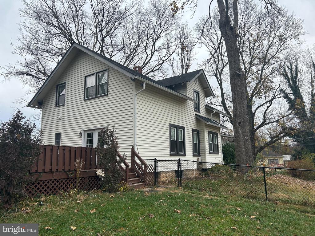 18 Greenway Ave S