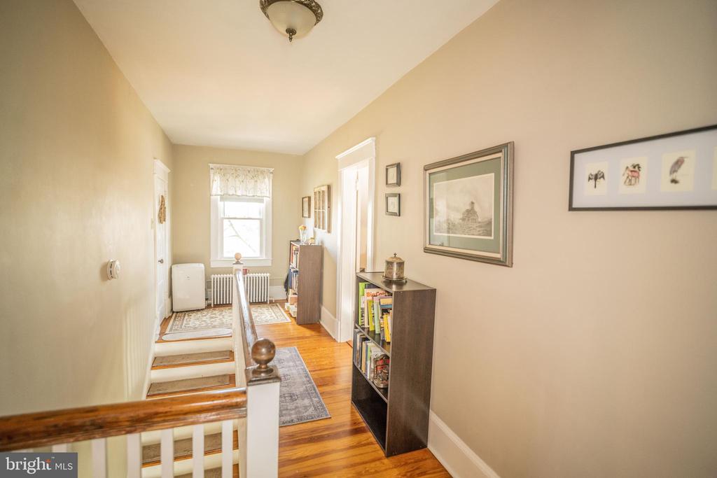 18 Greenway Ave S