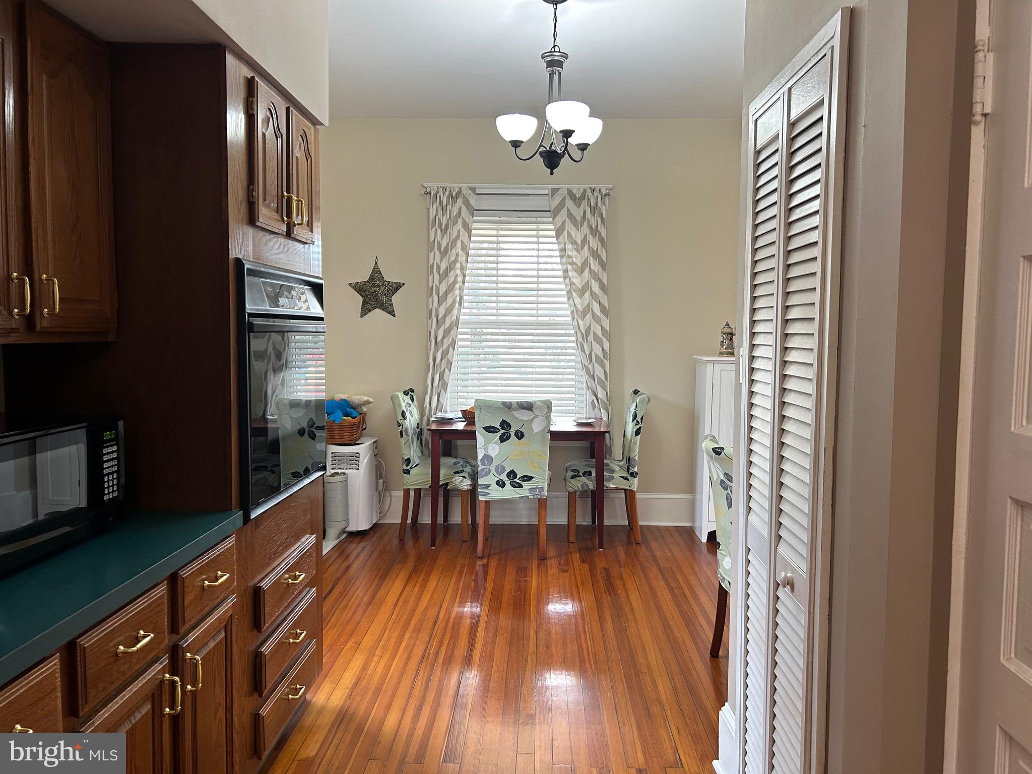 18 Greenway Ave S