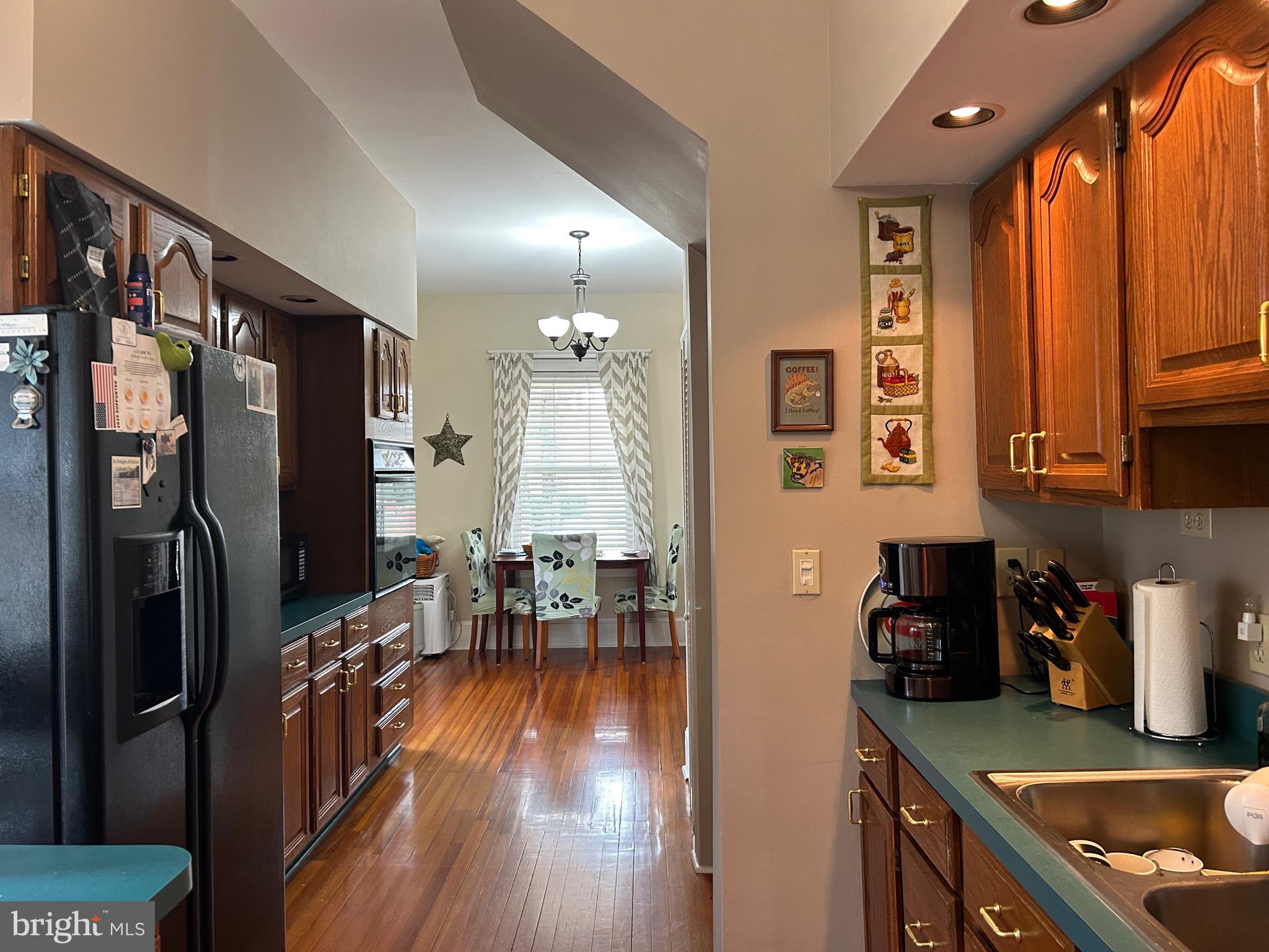 18 Greenway Ave S