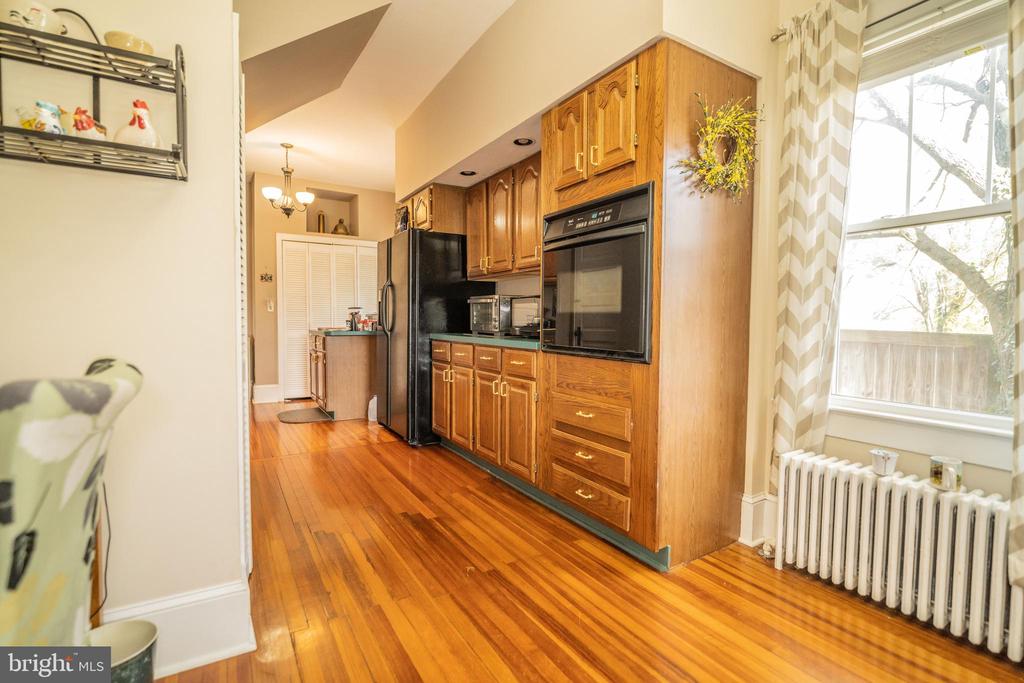18 Greenway Ave S