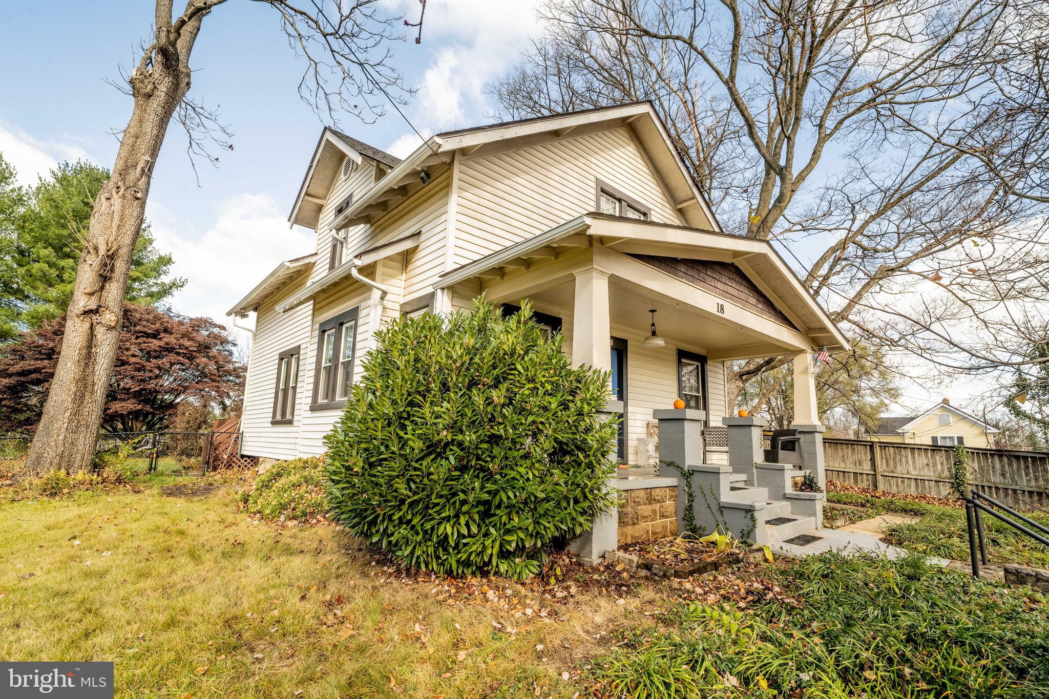18 Greenway Ave S