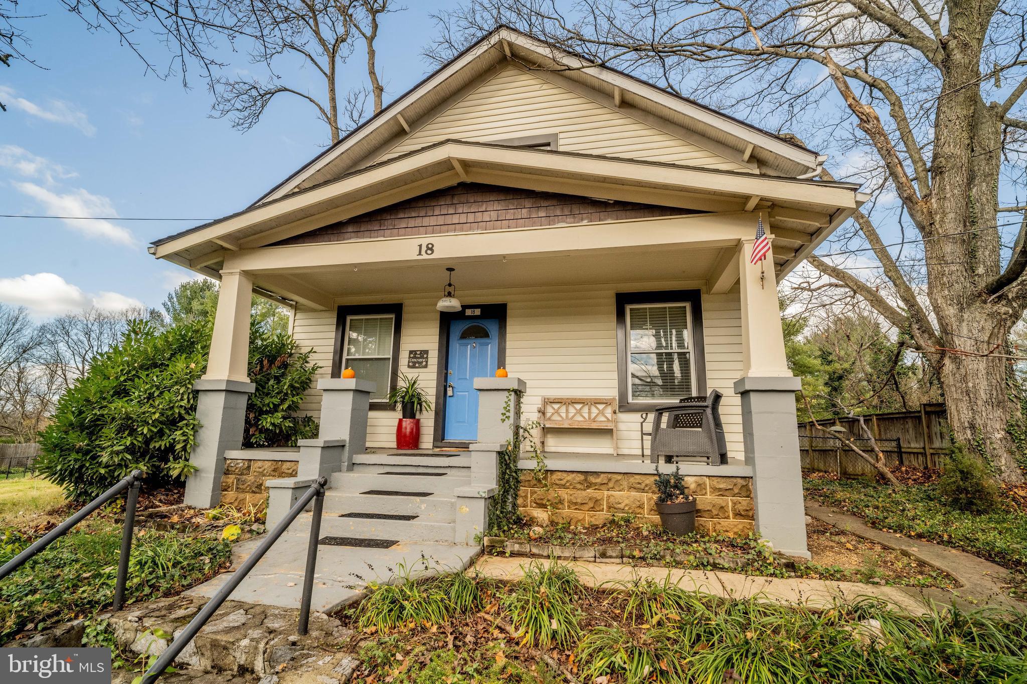 18 Greenway Ave S