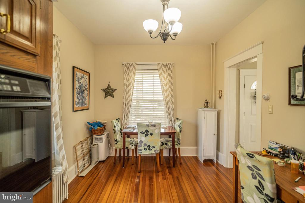 18 Greenway Ave S