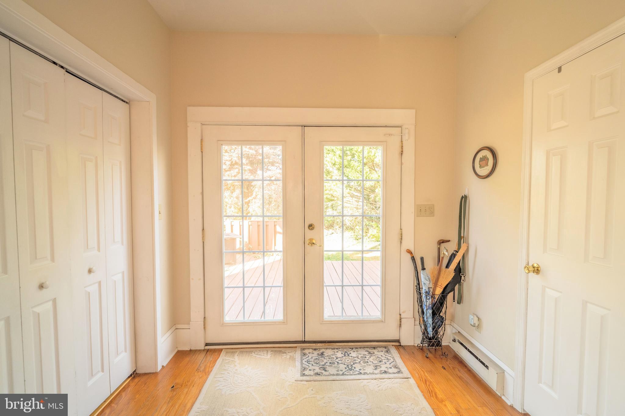 18 Greenway Ave S