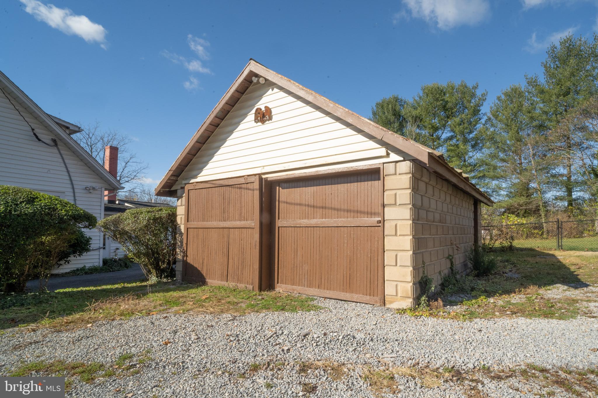 18 Greenway Ave S