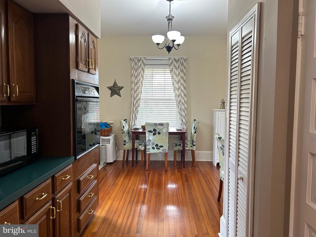 18 Greenway Ave S