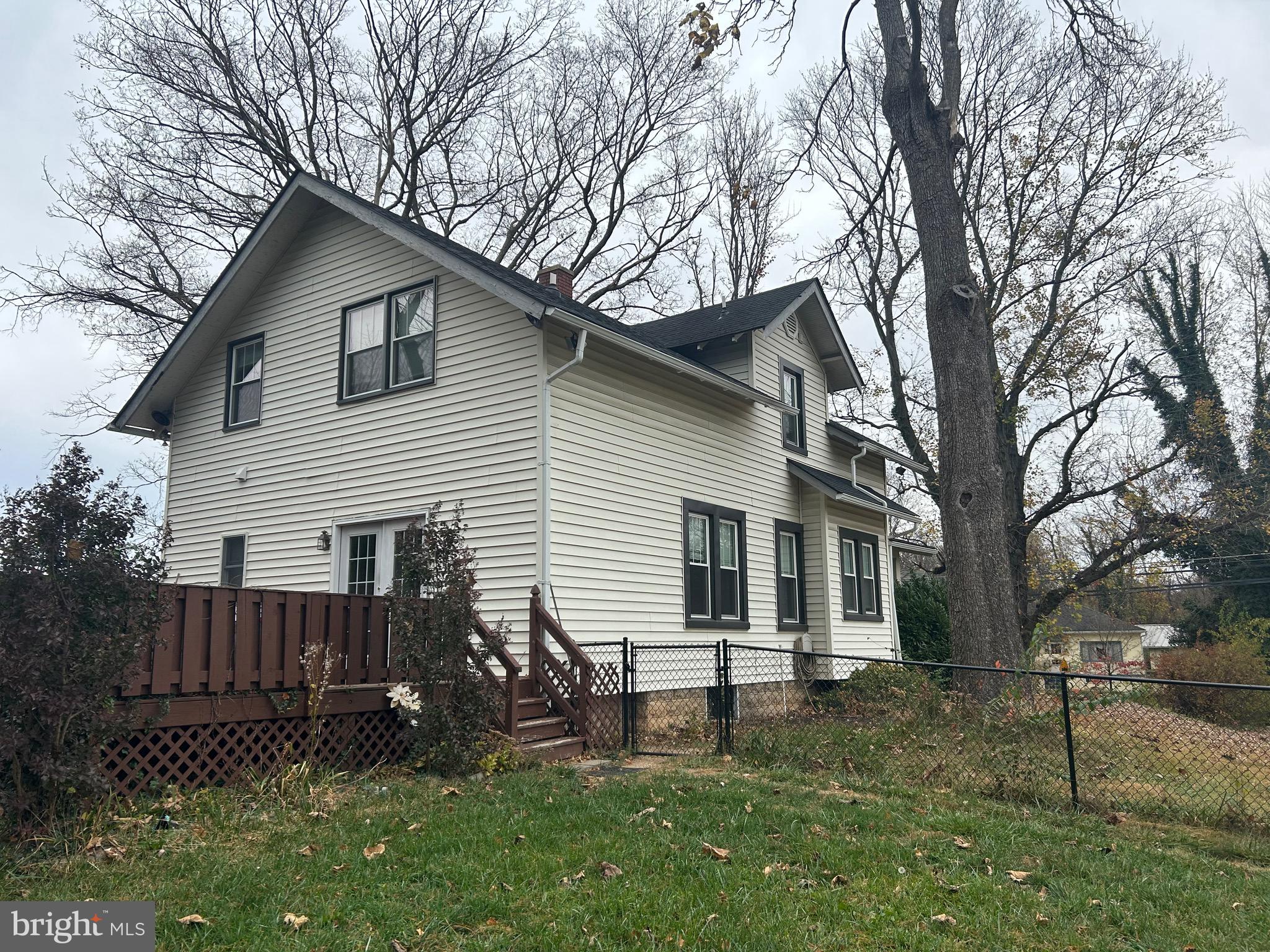 18 Greenway Ave S