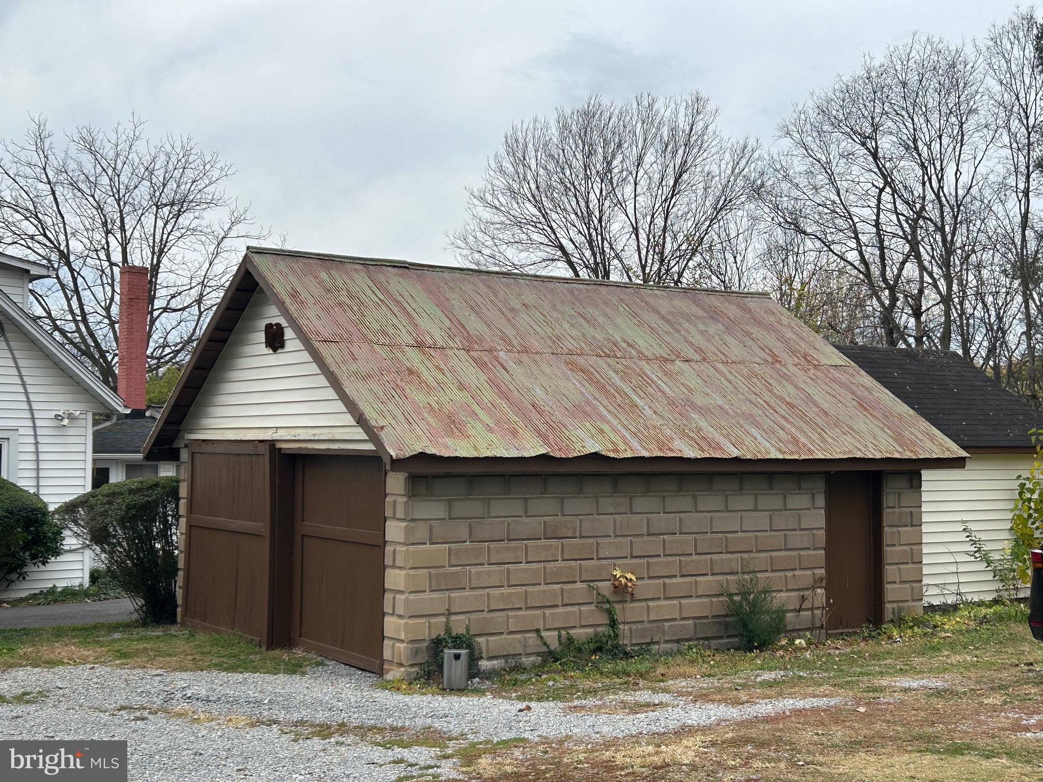 18 Greenway Ave S